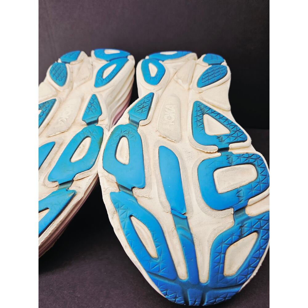 Hoka Women 7 Comfy footwear - Picture 2 of 8